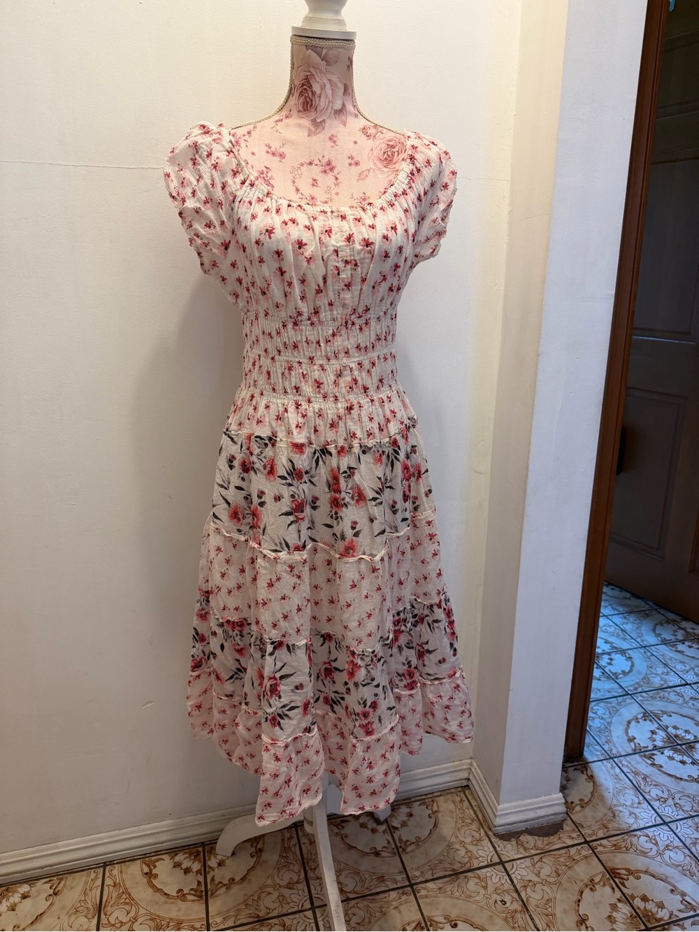 Mlle Gabrielle White Midi Dress with Pink Floral Print size M-L